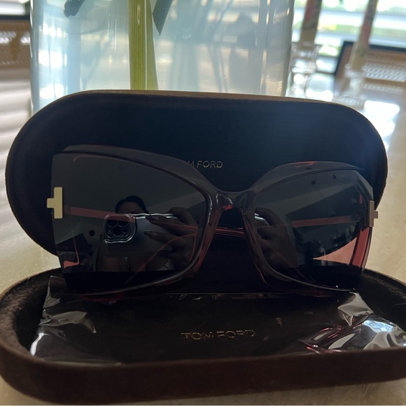 Tom Ford GIA FT 0766 TRANSPARENT RED/PINK LIGHT BROWN 63/19/135 women Sunglasses - Picture 9 of 11